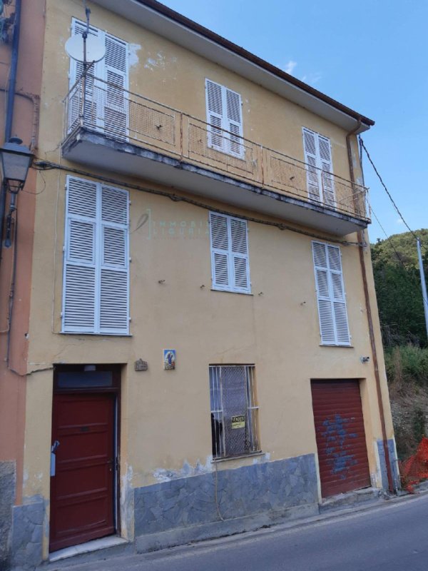 Detached house in Aquila d'Arroscia