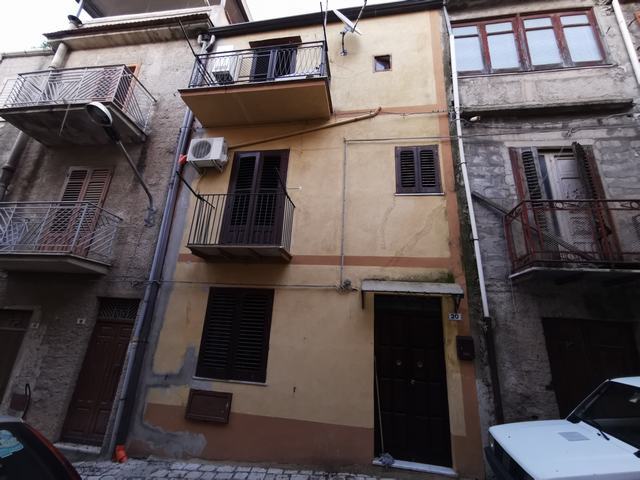 Huis in Alessandria della Rocca