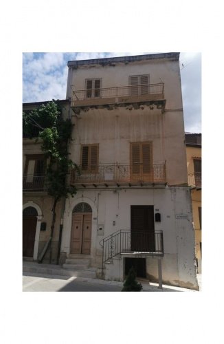 Huis in Alessandria della Rocca