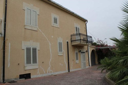 Villa en Alessandria della Rocca