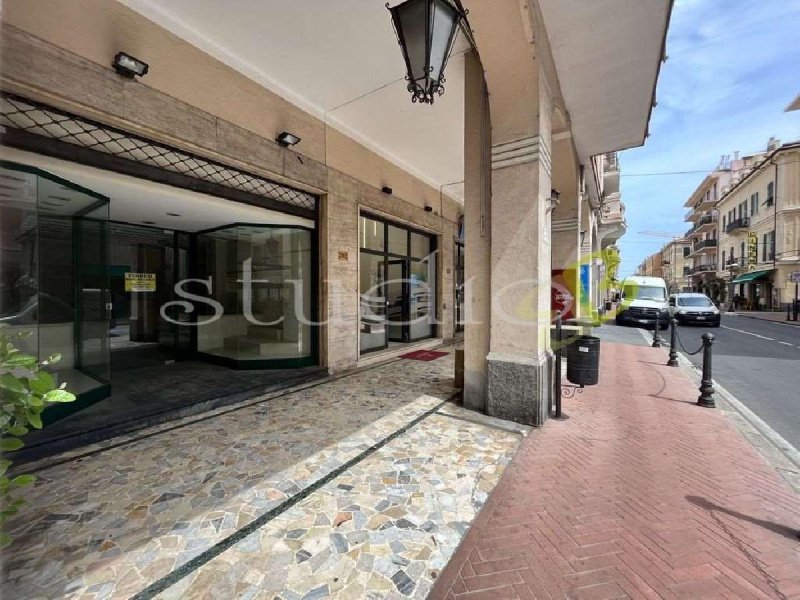 Edifício comercial em Bordighera