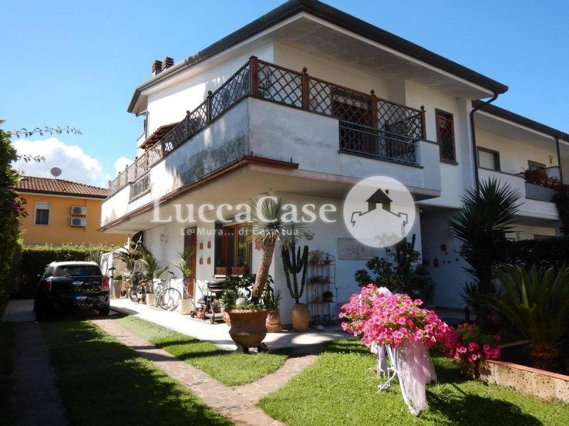 Terraced house in Viareggio