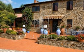 Villa i Massarosa