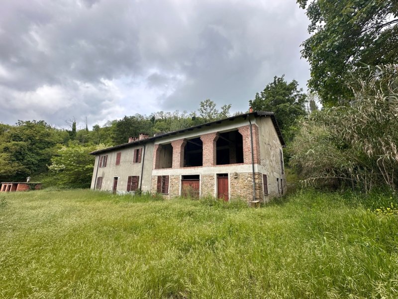 Maison à Acqui Terme