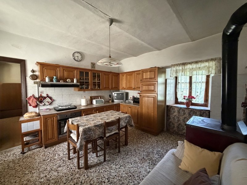 Casa de campo em Cavatore