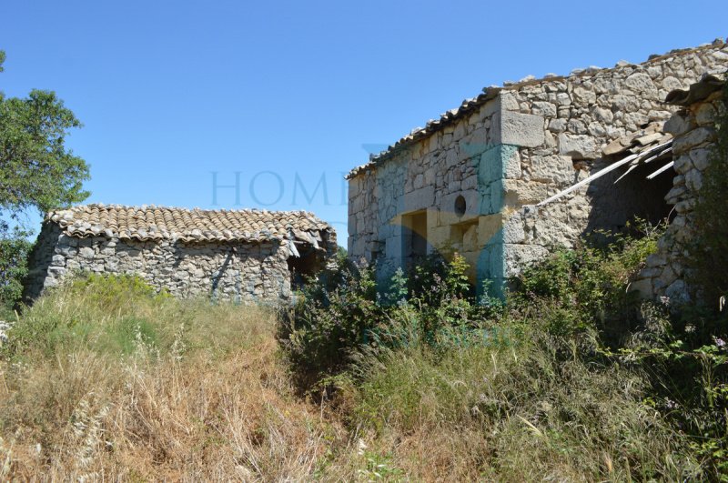 Klein huisje op het platteland in Ragusa