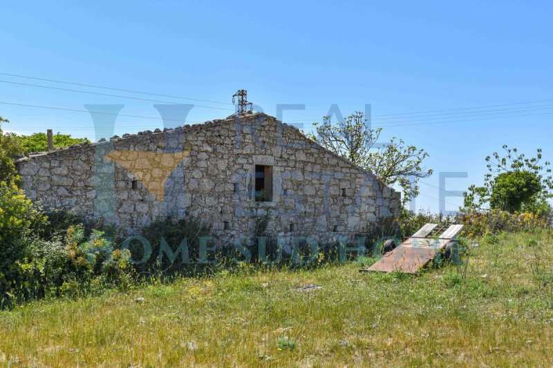 Casa com pátio em Noto