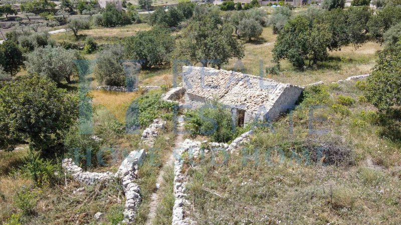 Klein huisje op het platteland in Modica