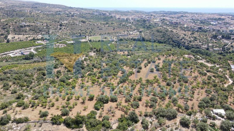 Building plot in Noto