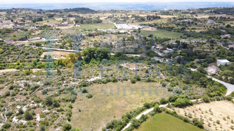 Building plot in Noto