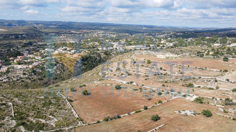 Terreno para construção em Avola