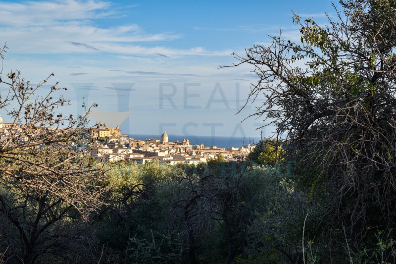 Building plot in Noto