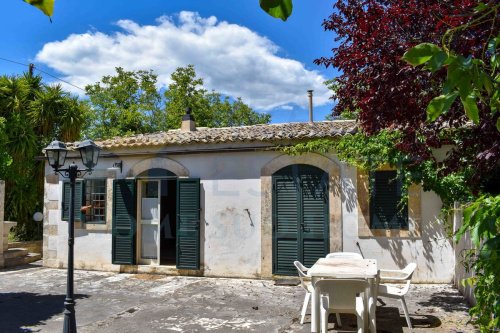 Huis op het platteland in Noto