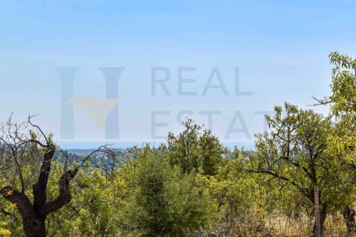 Строительный участок в Ното