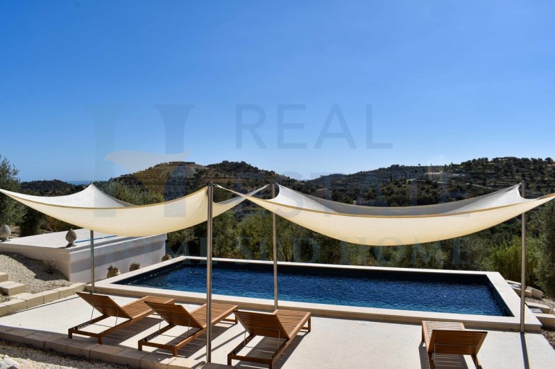 Вилла в Авола