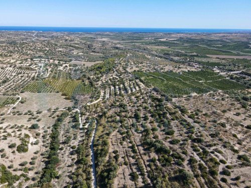 Строительный участок в Ното