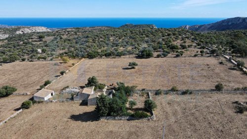 Klein huisje op het platteland in Noto
