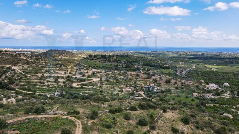 Building plot in Avola