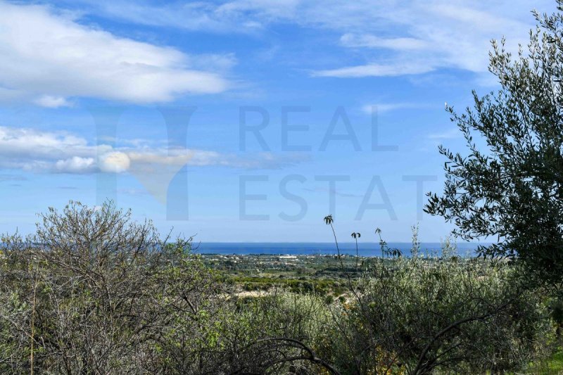 Terrain à bâtir à Noto