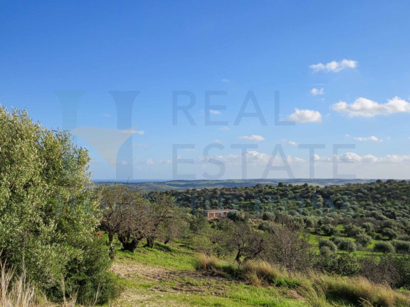 Building plot in Noto