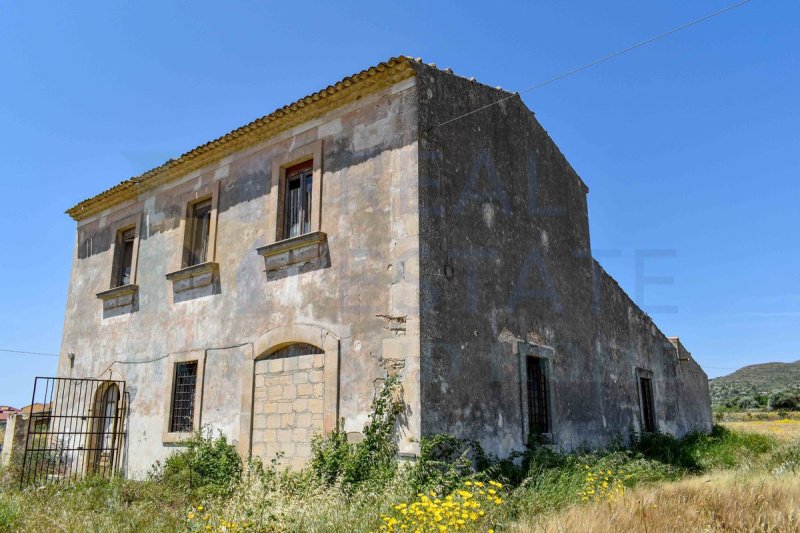 Cabaña en Avola