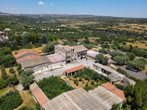 Casa di campagna a Canicattini Bagni