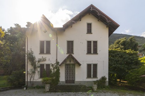 Villa i Tavernola Bergamasca