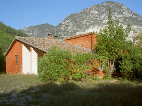 Klein huisje op het platteland in Fabriano