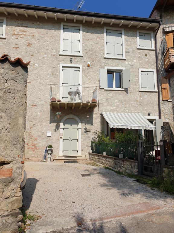 Self-contained apartment in Gardone Riviera