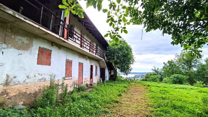 Country house in Arona