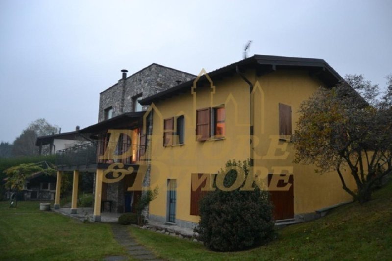 Villa a Nebbiuno