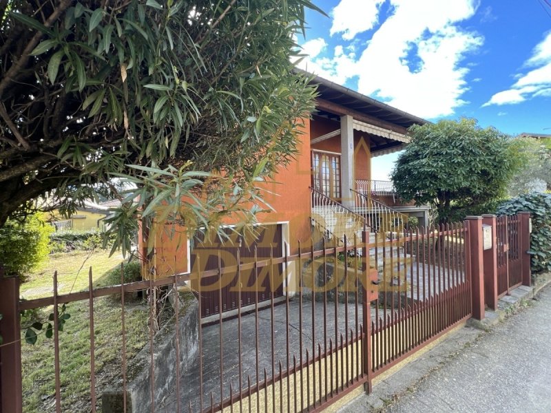 Villa in Maccagno con Pino e Veddasca