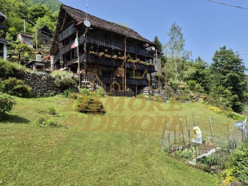 Casa geminada em Vanzone con San Carlo