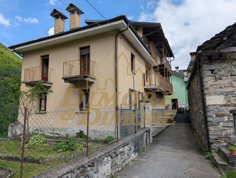 Villa en Montescheno