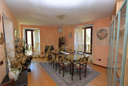 Villa in Cambiasca