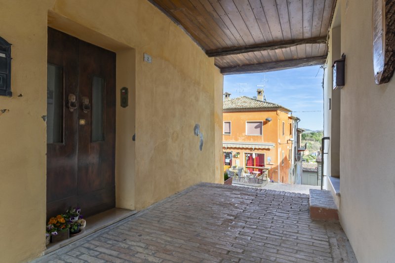 Hus från källare till tak i Peglio