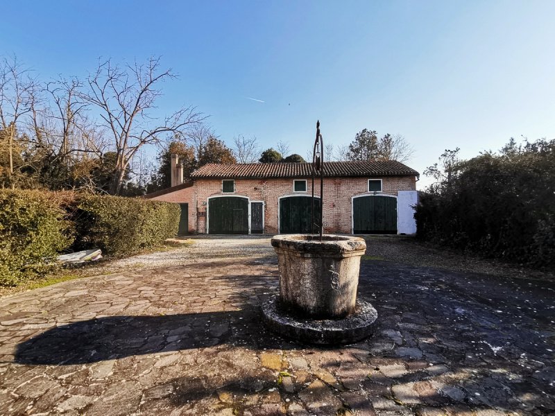 Villa a Ferrara