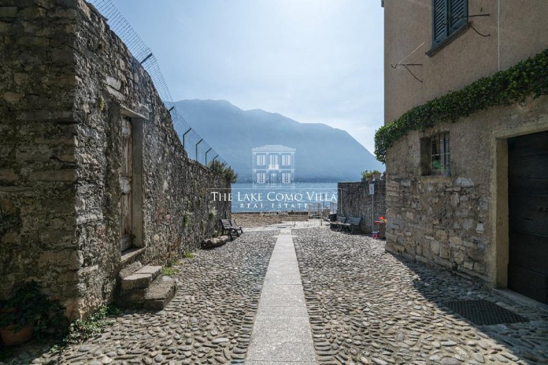 Teto/Chão em Sala Comacina