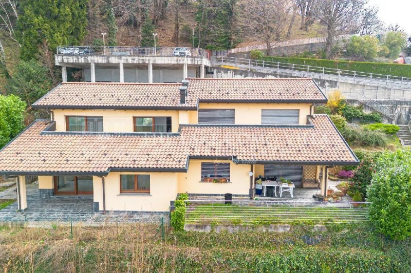 Villa in Brunate