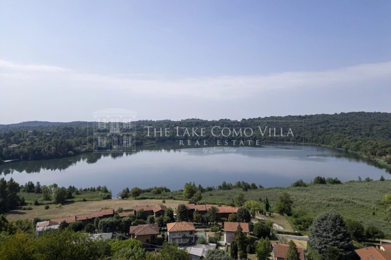 Villa a Montorfano