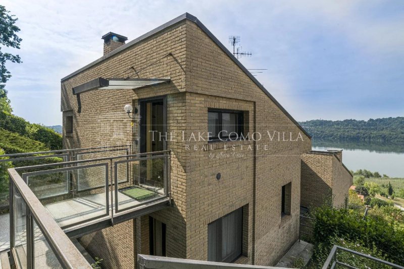 Villa a Montorfano