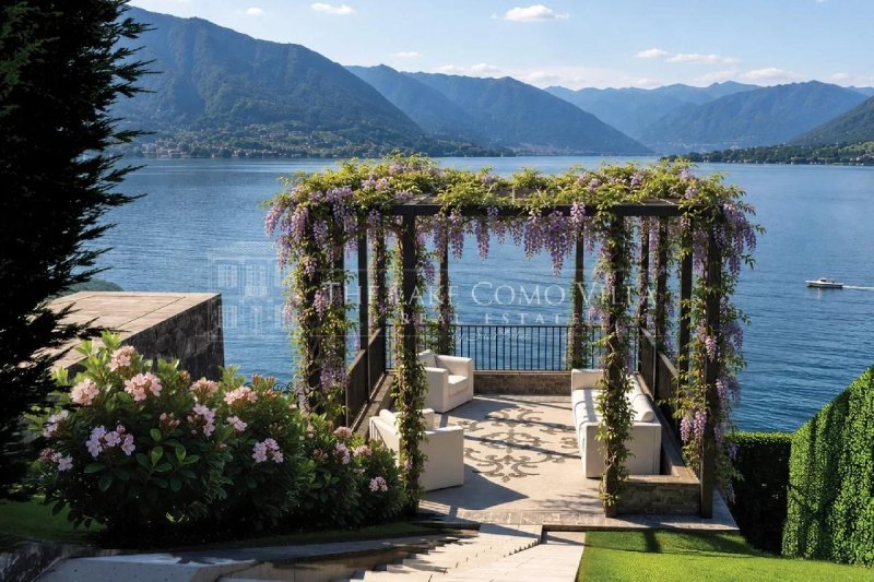 Villa in Moltrasio