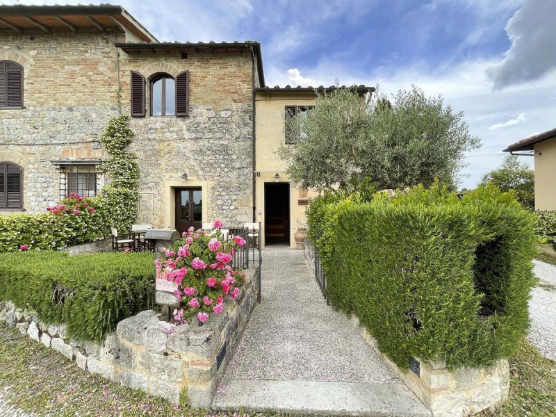 Klein huisje op het platteland in San Gimignano