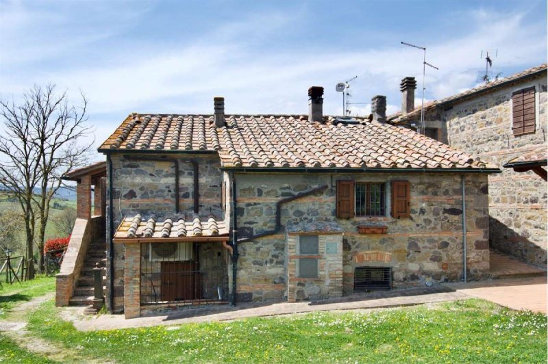 Semi-detached house in Radicofani