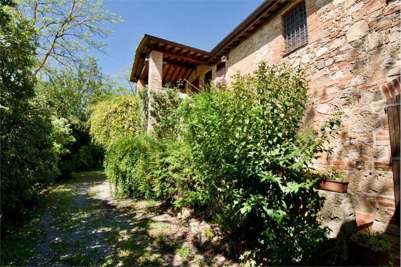 Отдельно стоящий дом в Кьюзи