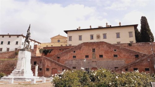Hus från källare till tak i Cerreto Guidi