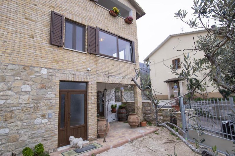 Vrijstaande woning in Assisi