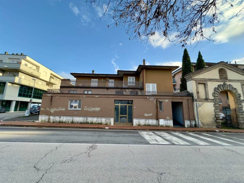 Vrijstaande woning in Assisi