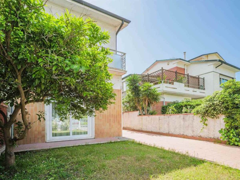 Terraced house in Viareggio