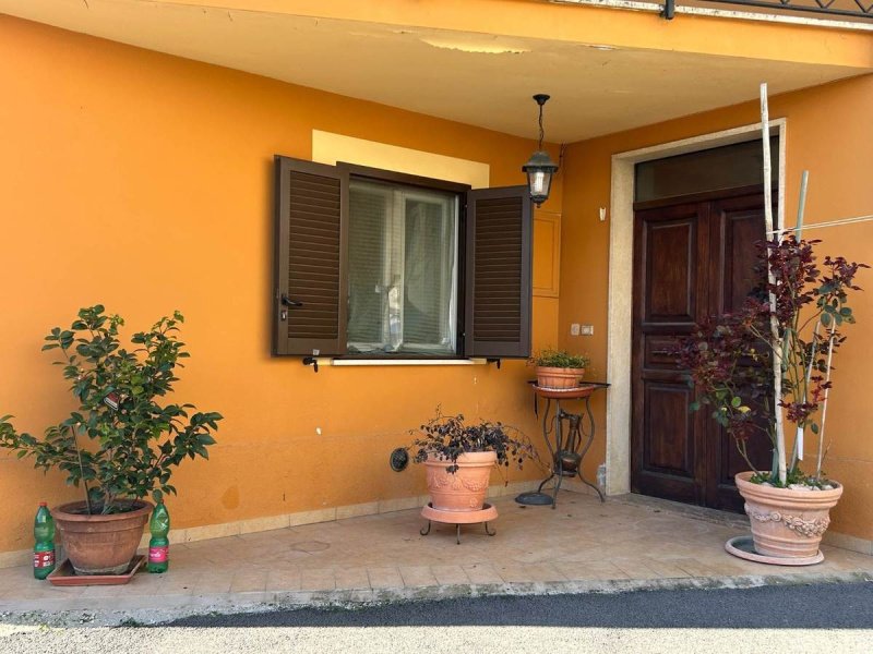 Half-vrijstaande woning in Trevi